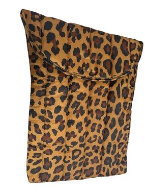 BAGGU Leopard Print laptop sleeve - like new ✨ 16”